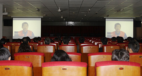 学院组织全体党员集体观看党风廉政建设警示片