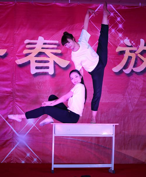 “唱响青春•放飞梦想”——纪念“一二•九”运动79周年红歌赛成功举办