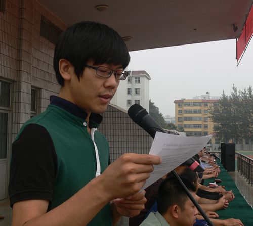 我院隆重举行2014级开学典礼暨军训工作总结表彰大会
