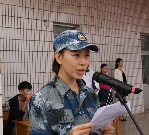 我院隆重举行2014级开学典礼暨军训工作总结表彰大会