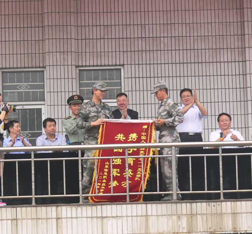 我院隆重举行2014级开学典礼暨军训工作总结表彰大会