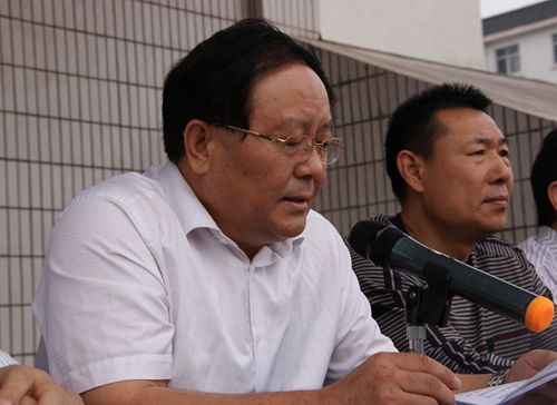 我院隆重举行2014级开学典礼暨军训工作总结表彰大会