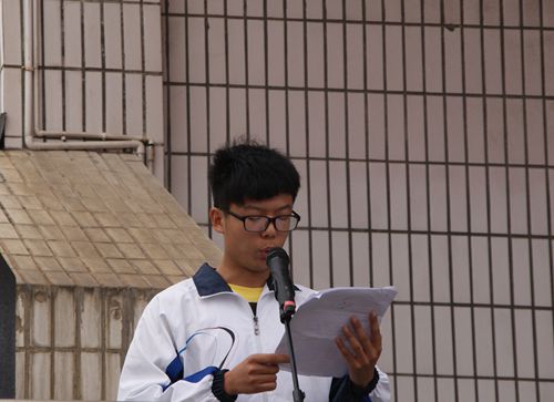 我院隆重举行2014级开学典礼暨军训工作总结表彰大会