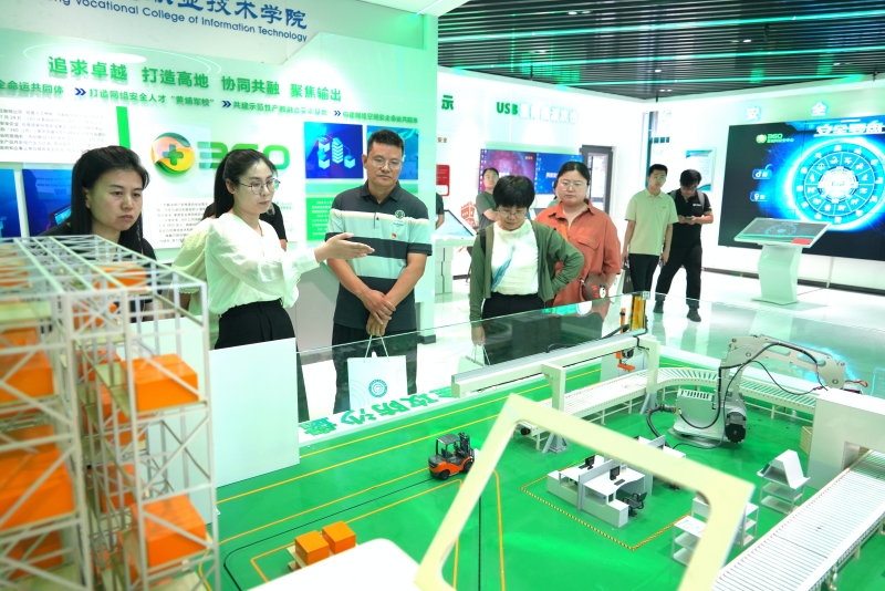 参观的副本_副本 2_副本.jpg 参观的副本_副本 2_副本.jpg