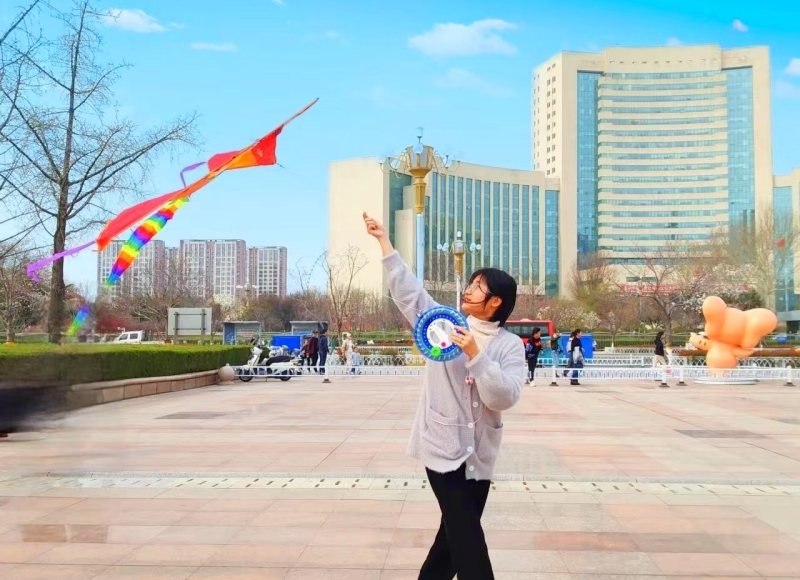 放风筝1_副本.jpg 放风筝1_副本.jpg