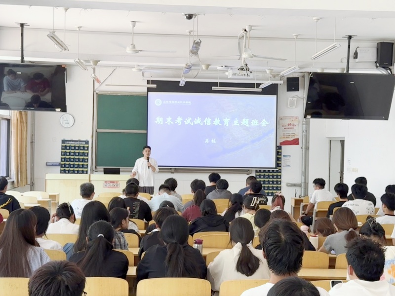 诚信主题班会1.jpg 诚信主题班会1.jpg