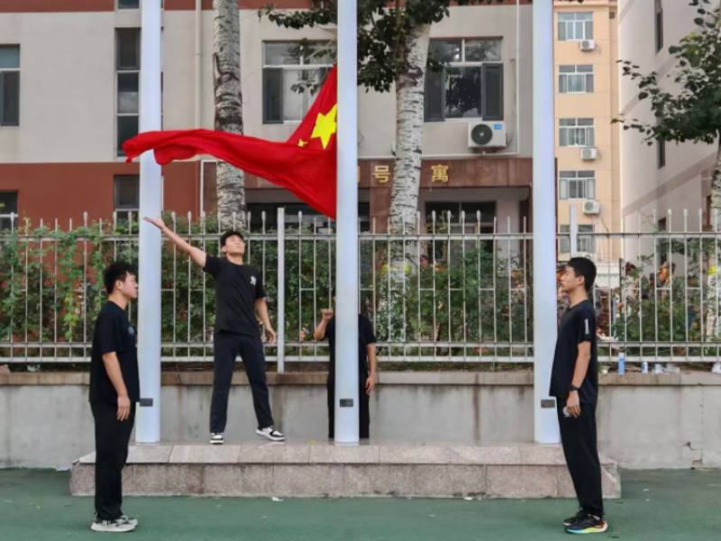 升旗仪式.jpg 升旗仪式.jpg