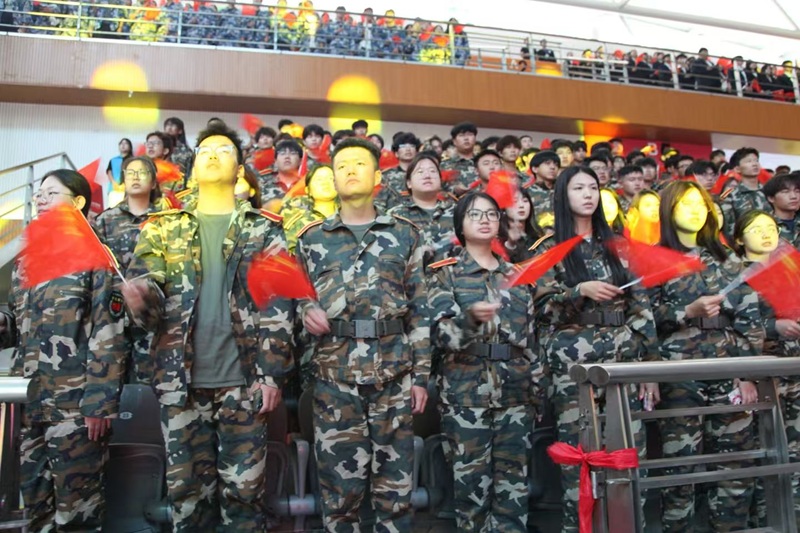 6 师生代表在主会场参加活动.jpg 6 师生代表在主会场参加活动.jpg