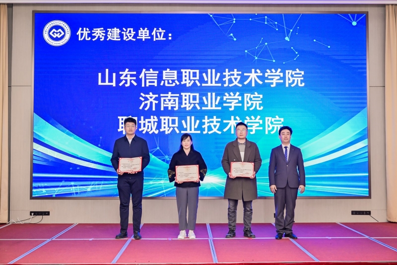 表彰颁发证书.jpg 表彰颁发证书.jpg