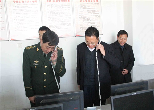 王川处长与肖朋旭院长在计算机通信实训室现场视频对话王川处长等领导