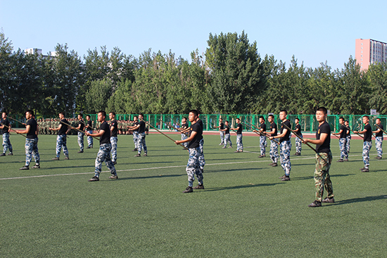 士官学院举办首届军体训练汇报表演,展示士官生风采