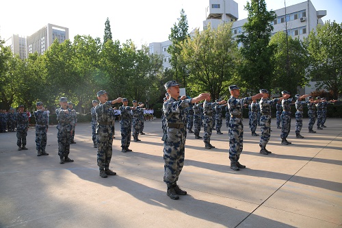 山东信息职业技术学院-士官学院在2019年职业教育活动周上进行教练员