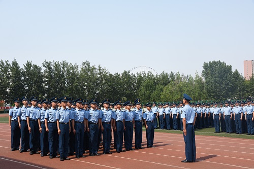 山东信息职业技术学院-士官学院举行18营队列会操