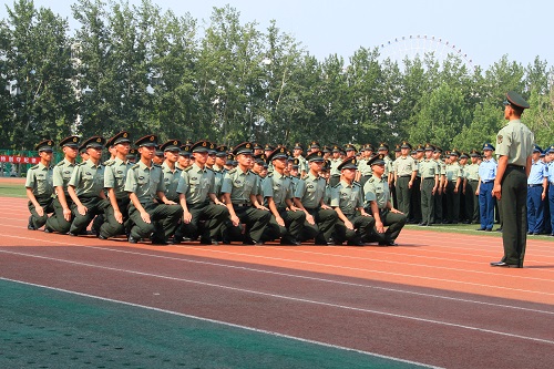 山东信息职业技术学院-士官学院举行18营队列会操