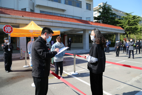 发现体温异常学生，学生管理组登记在场人员信息演练_meitu_3.jpg