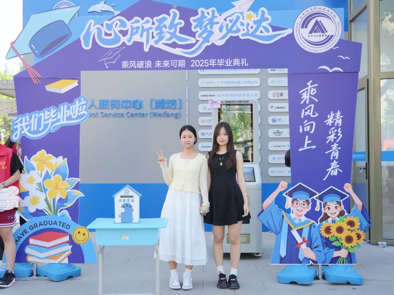 8毕业生合影留念.jpg
