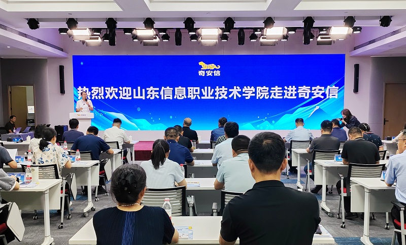 参观企业（新闻稿图）.jpg